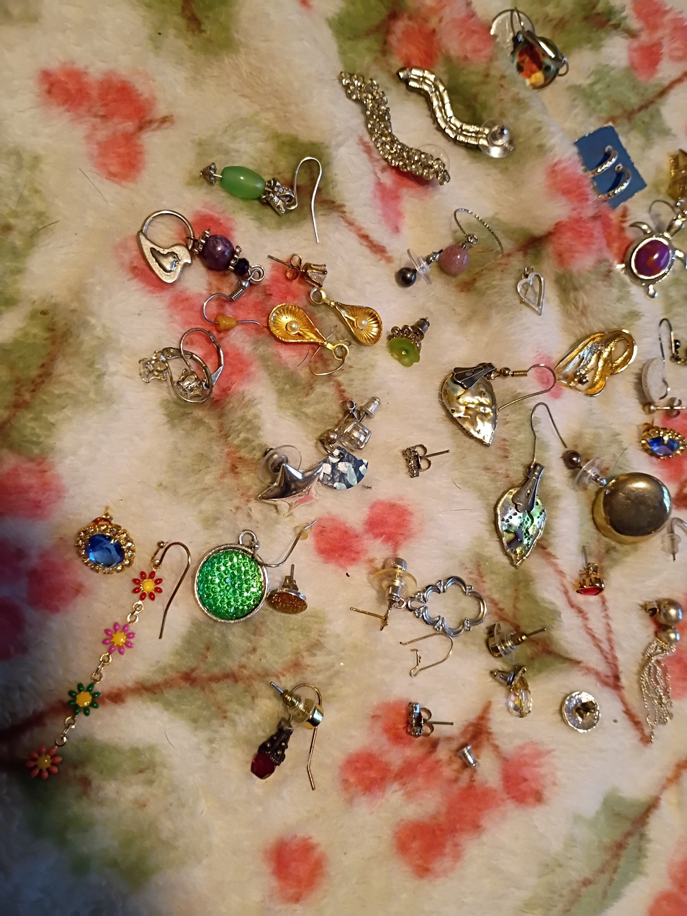 Earring Lot - Picture 2 of 3
